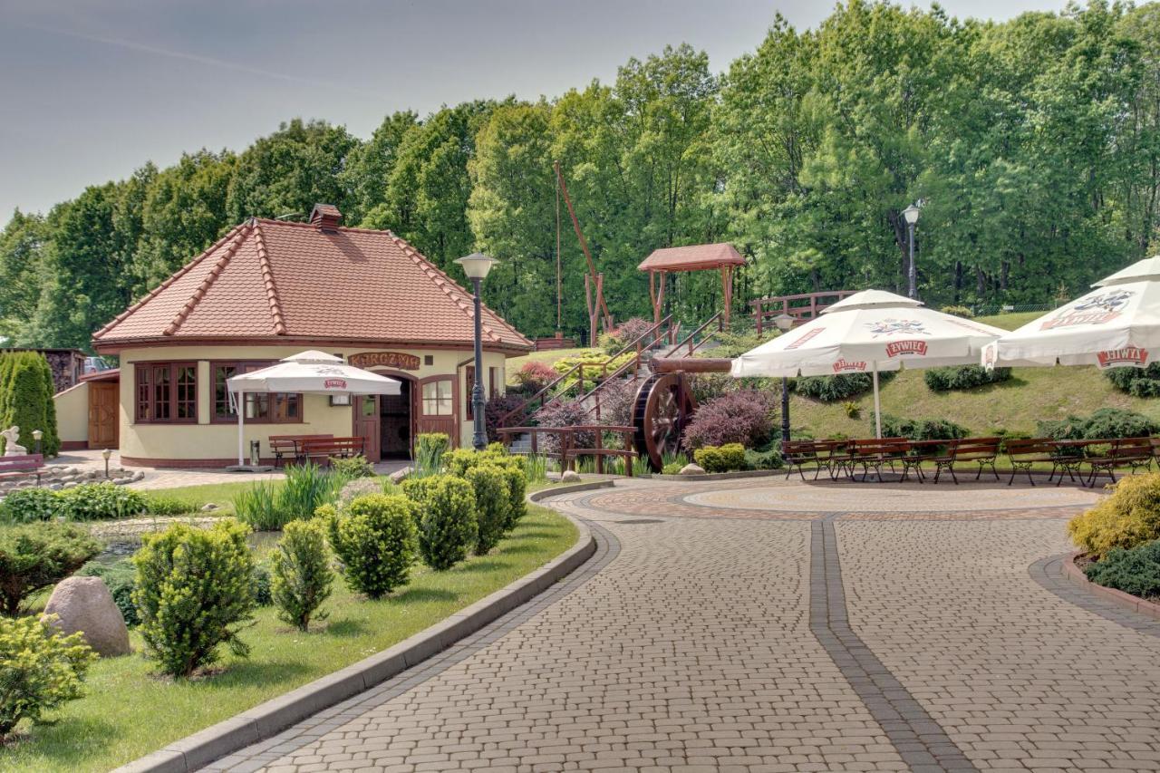 Zajazd Zlota Iglica Pogrzebien Exterior foto